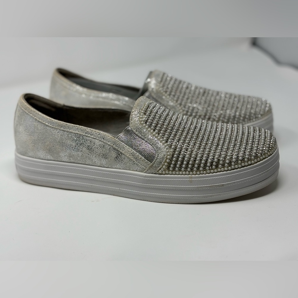 Skecher Street Womens White Silver Loafers Bead Detail Size US 10